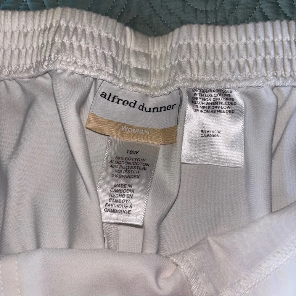 Alfred Dunner White Flat Front Men's Shorts - Picture 3 of 6